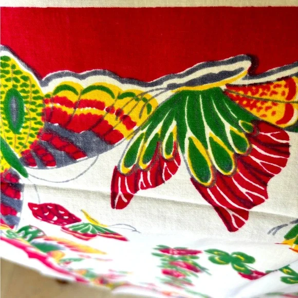 Bright vintage tablecloth 26”x32” square - Picture 3 of 4